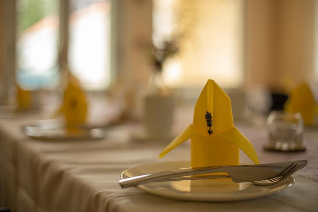 Familienhotel Schloss Leizen Bioverpflegung Exteriör bild