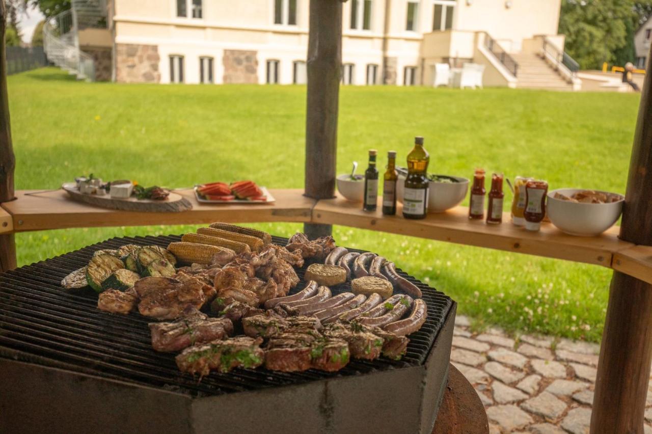 Familienhotel Schloss Leizen Bioverpflegung Exteriör bild